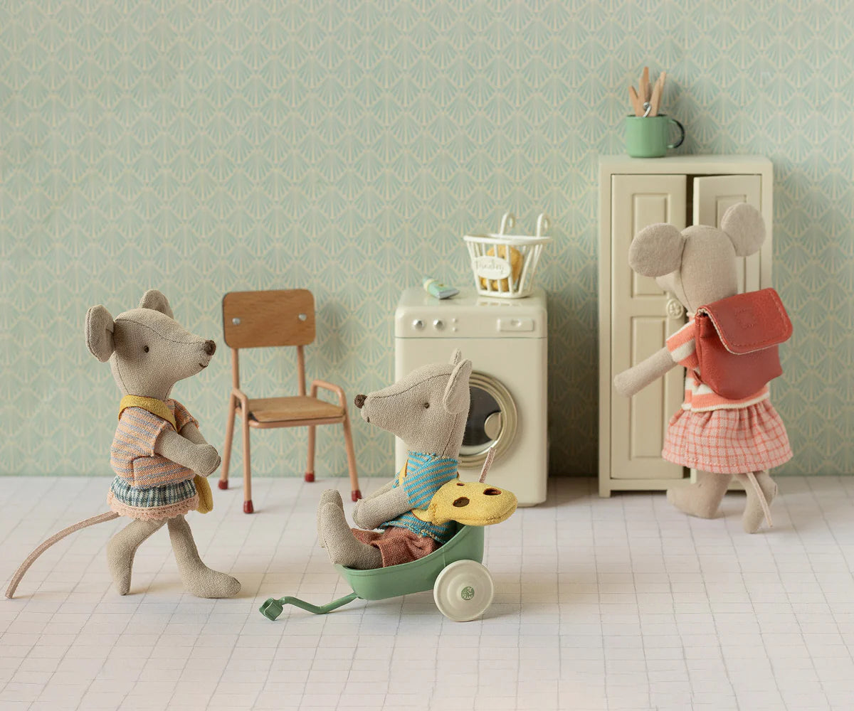 Big Sister Tricycle Mouse with Coral Backpack