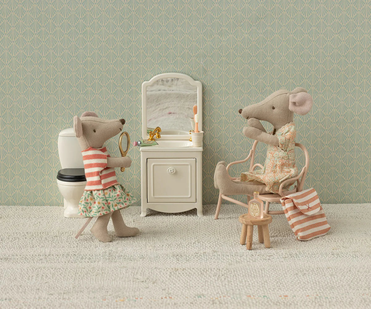 Big Sister Tricycle Mouse with Green Backpack