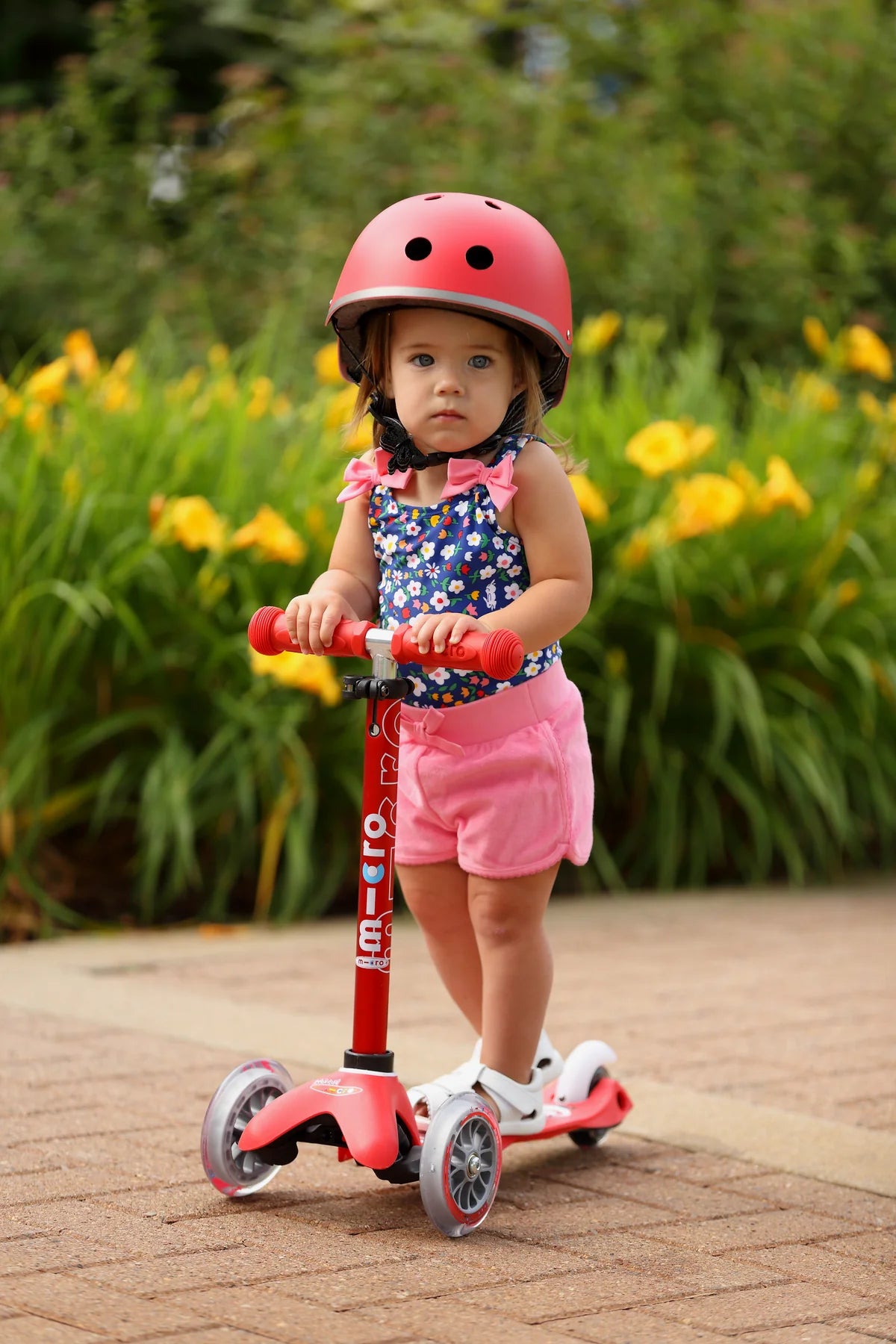 Micro Mini Deluxe LED Red Scooter — Piccolo Mondo Toys Micro Mini Deluxe LED Red Scooter — Piccolo Mondo Toys