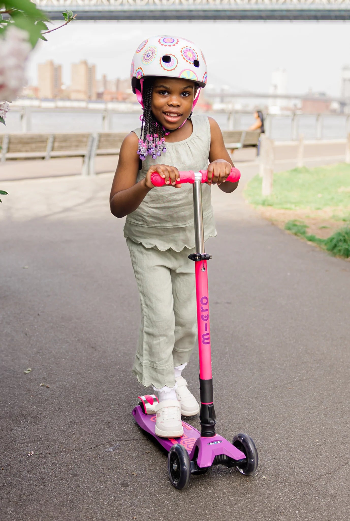 Neon Ultra Pink LED Maxi Deluxe Foldable Micro Kickboard Scooter