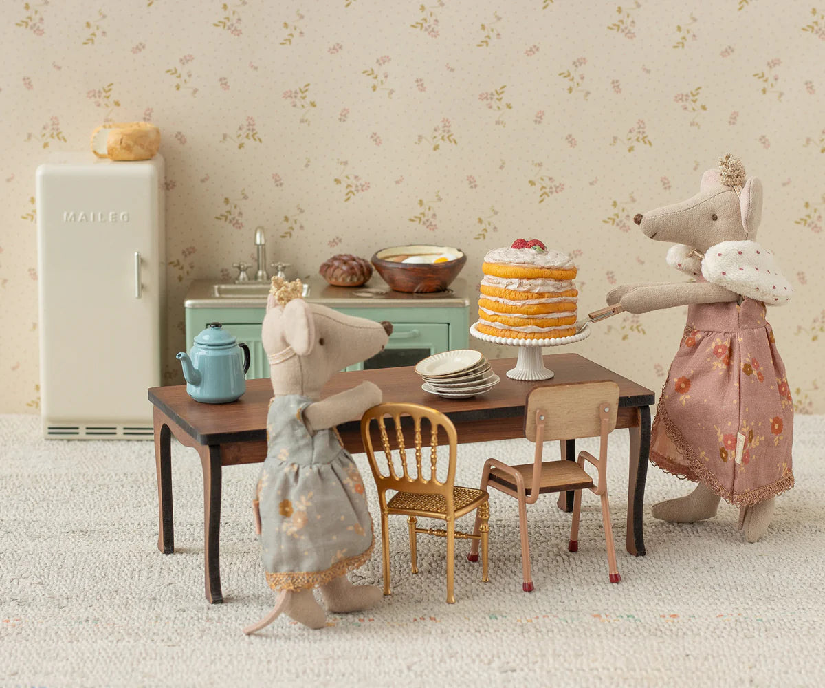 Off White Party Cake & Cake stand for Mouse