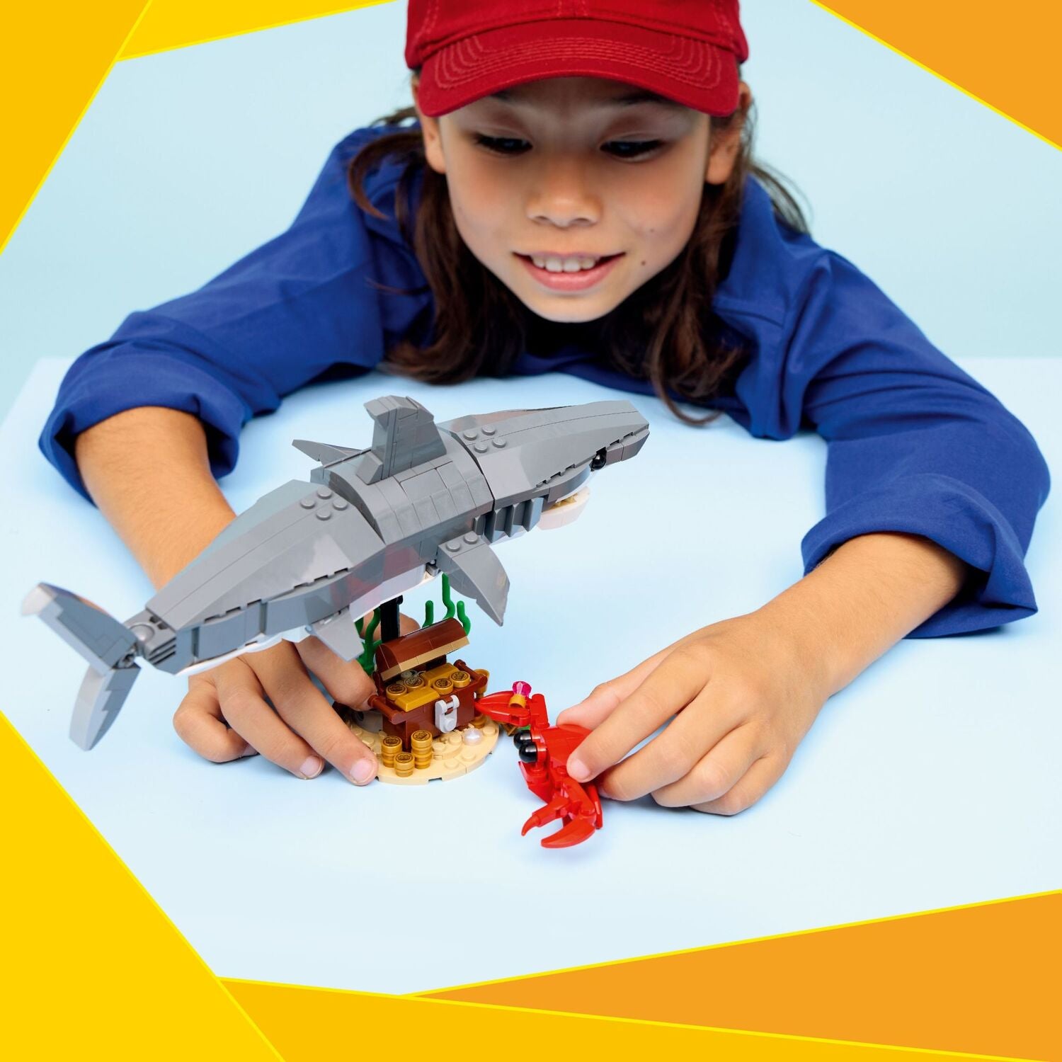 LEGO Creator: Fierce Shark with a Treasure Chest