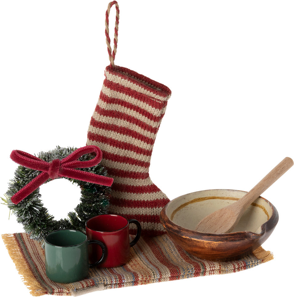 Christmas Tea Party for Mouse