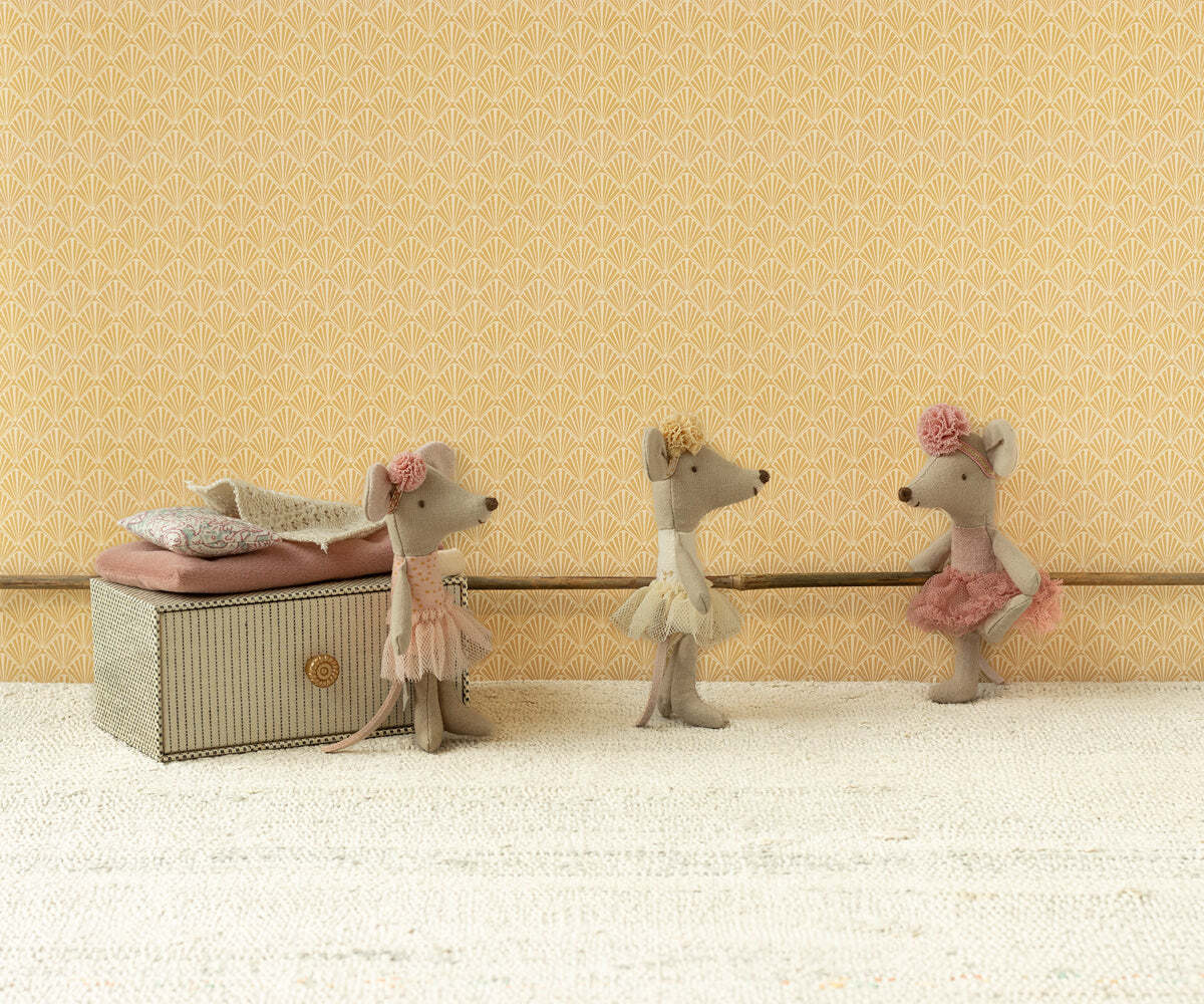 Dance Mouse in Daybed Little Sister