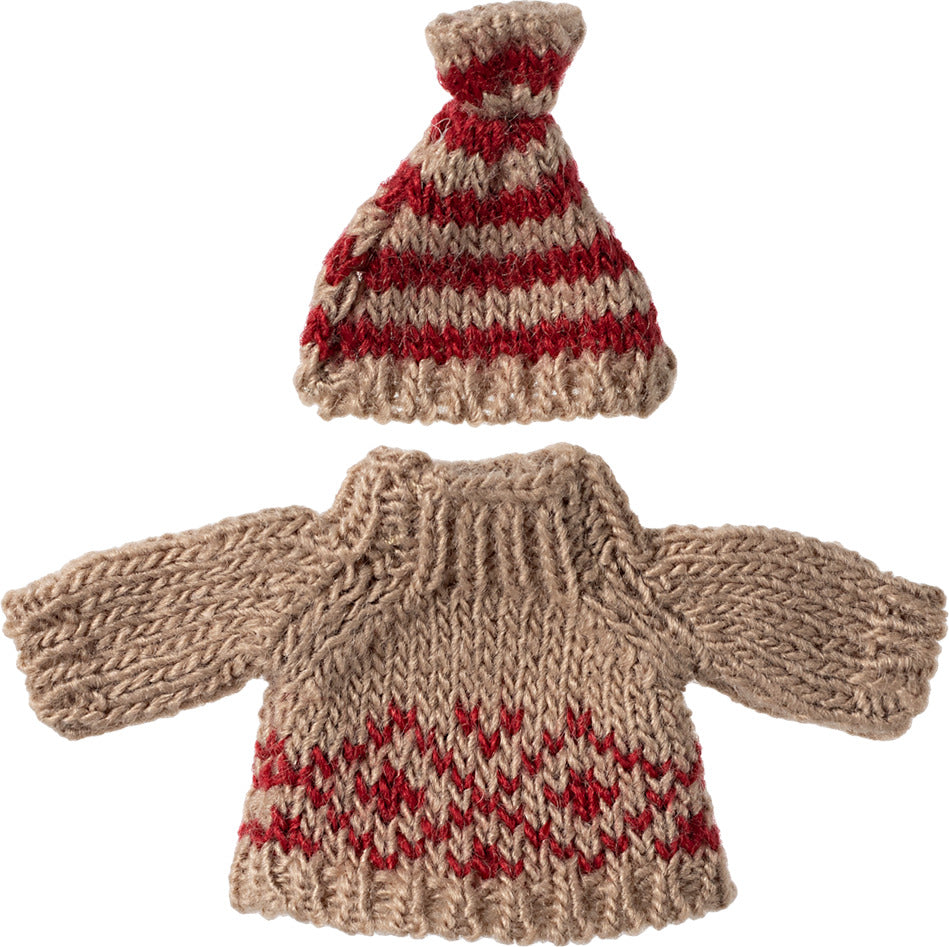 Knitted Sweater & Hat for Mum Mouse