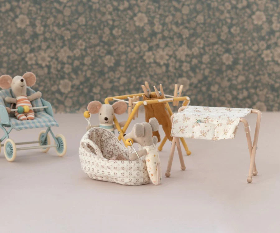 Rose Nursery Table for Baby Mouse